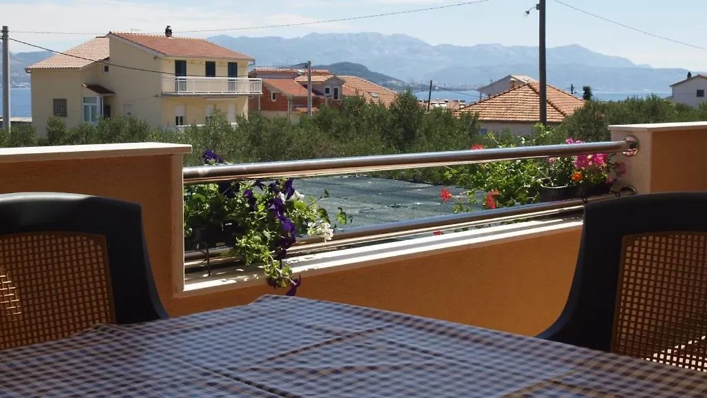 Apartment In Slatine With Sea View, Balcony, Air Conditioning, Wi-Fi