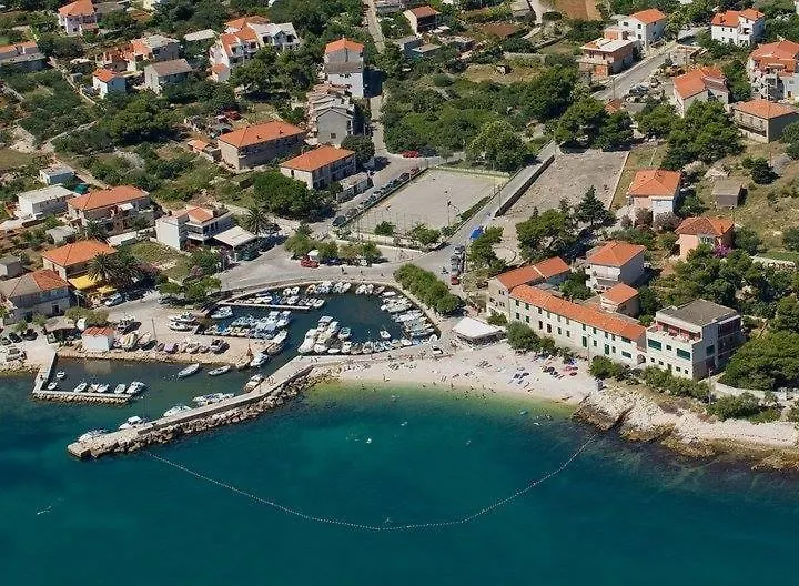 Apartment In Slatine With Sea View, Balcony, Air Conditioning, Wi-Fi
