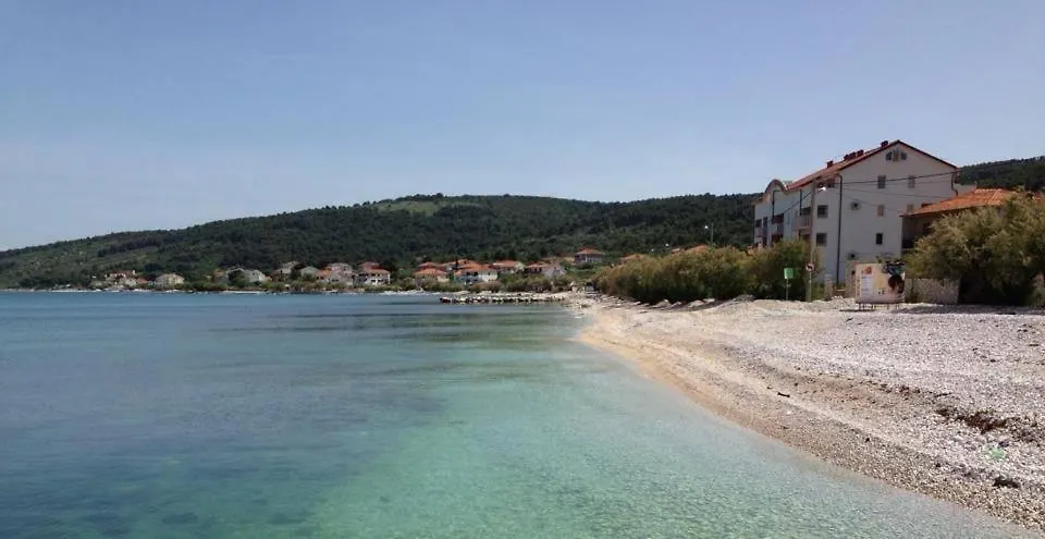 Apartment In Slatine With Sea View, Balcony, Air Conditioning, Wi-Fi
