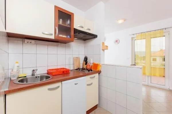 Apartment In Slatine With Sea View, Balcony, Air Conditioning, Wi-Fi