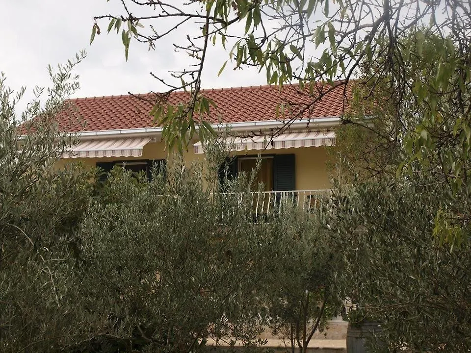 Apartment In Slatine With Sea View, Balcony, Air Conditioning, Wi-Fi