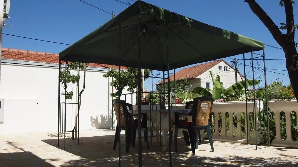 Apartment In Slatine With Sea View, Balcony, Air Conditioning, Wi-Fi