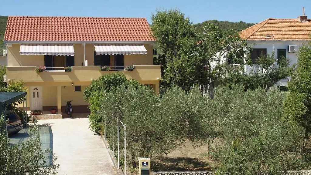 Apartment In Slatine With Sea View, Balcony, Air Conditioning, Wi-Fi